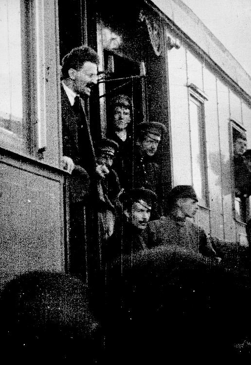 trotsky_en_tren.jpg