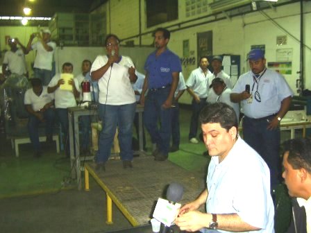 trabajadora_hablando_al_ministro.jpg
