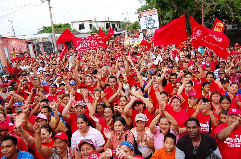 acto-en-apoyo-a-las-leyes-habilitantes.jpg