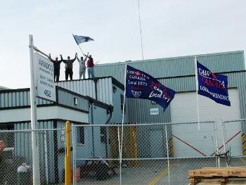 canadian-workers-occupy-auto-factory-1.jpg