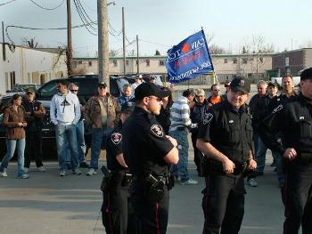 canadian-workers-occupy-auto-factory-2.jpg