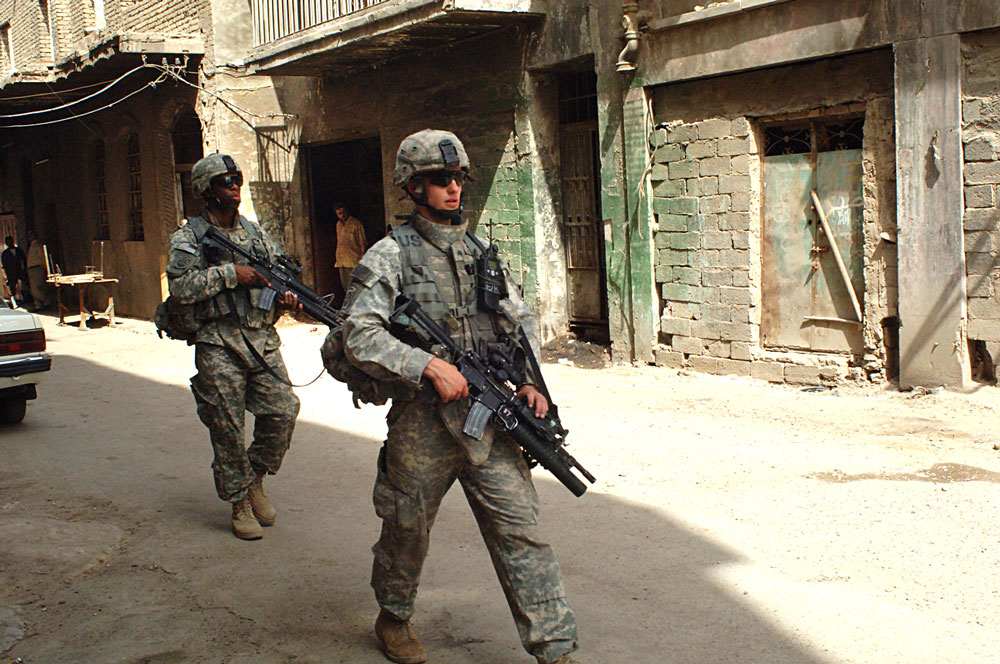 US_soldiers_patrolling_Bagdad-US_Army_Bronco_Suzuki