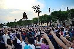 thumb_2012-07-07-fists_in_air-Feno